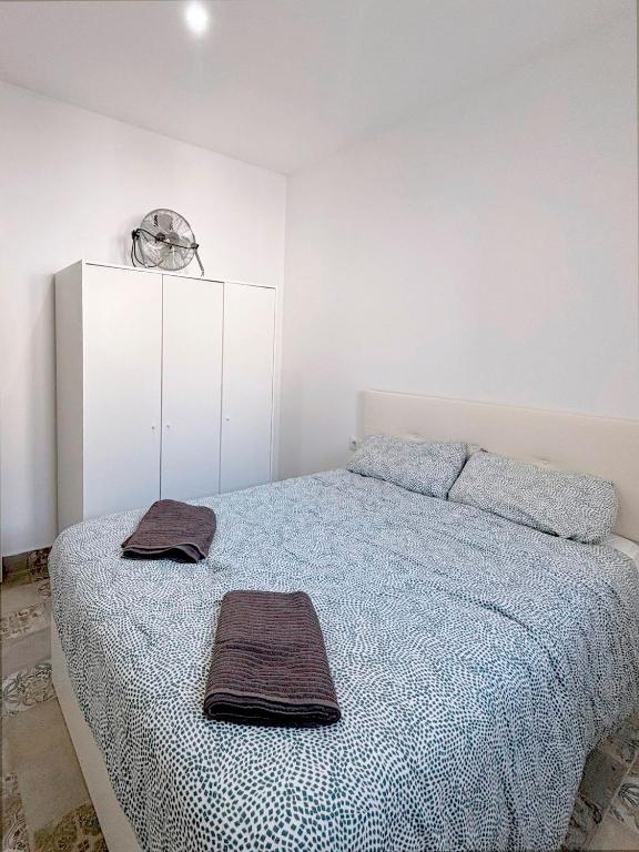 Apartamento gran teatro falla en Cádiz con 2 dormitorios. Cama de Matrimonio