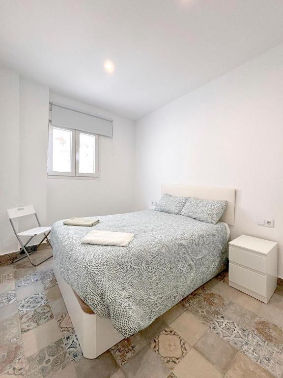 Apartamento gran teatro falla en Cádiz con 2 dormitorios. Cama de Matrimonio
