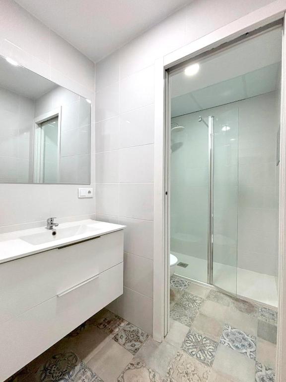 Apartamento gran teatro falla en Cádiz con 2 dormitorios. Cama de Matrimonio. Baño