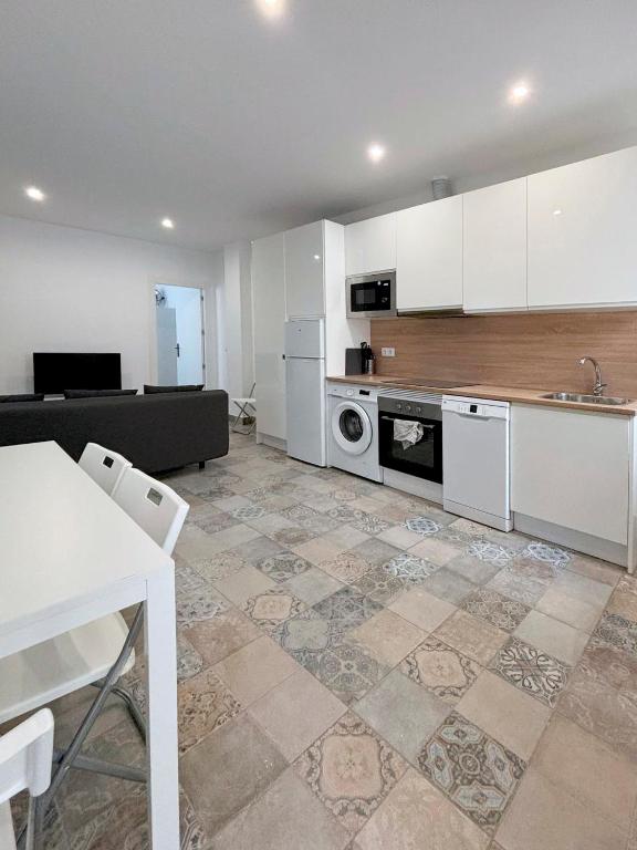 Apartamento gran teatro falla en Cádiz con 2 dormitorios. Cama de Matrimonio. Salón- Cocina