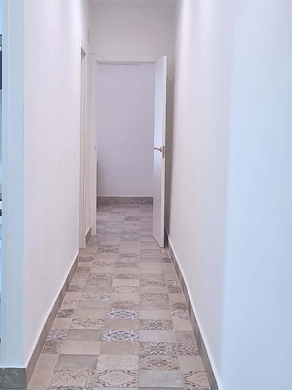 Apartamento Cadiz Playa de la Caleta. Pasillo. Alojamiento alquiler Vacacional Cadiz Capital